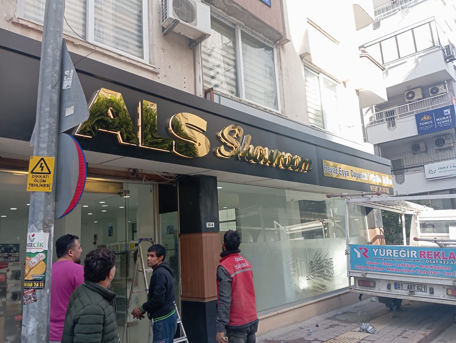 Altın krom kutu harf mağaza tabelası
